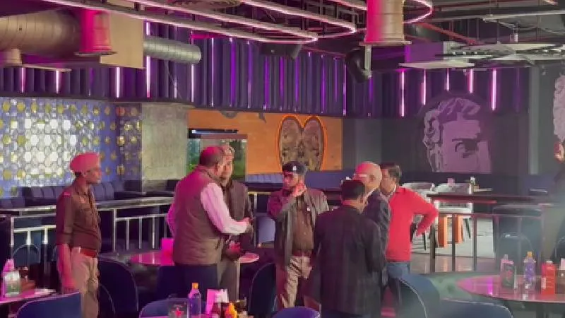 गोवा हादसे के बाद अलर्ट नोएडा पुलिस, 163 रेस्टोरेंट-बार की सख्त जांच