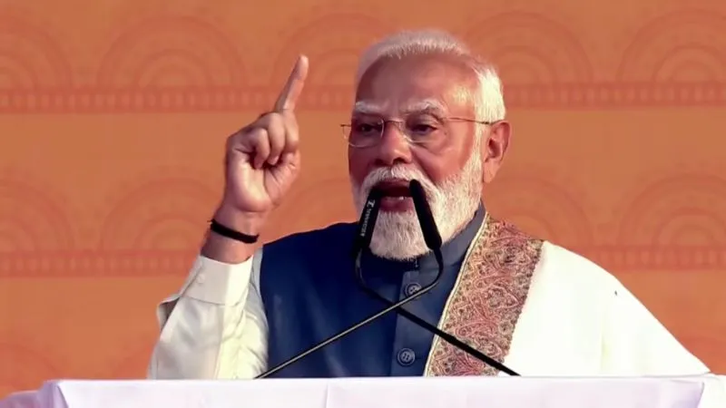 ‘दुनिया ने देखी मेड इन लखनऊ ब्रह्मोस की ताकत’, PM मोदी ने UP को बताया टॉप मोबाइल मैन्युफैक्चरर, कहा- आज अटल जी बहुत खुश होंगे