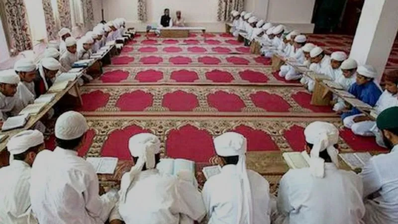 मदरसा शिक्षकों को कार्रवाई से बचाने वाले विधेयक को योगी सरकार ने किया रद्द, विवाद के बावजूद अखिलेश राज में हुआ था पास