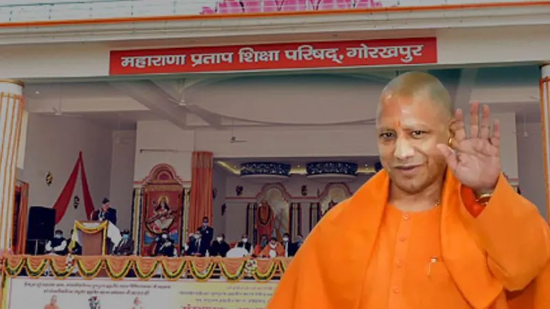 'गोरक्षनगरी' में उमड़ा जनसैलाब, CM योगी के साथ छात्रों की शोभायात्रा ने बढ़ाई शान