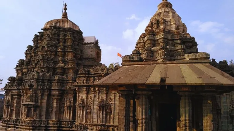 Amriteshwar Temple: 800 साल पुराना शिवालय, जहां उल्टी दिशा में लिखी है रामायण, जानें मंदिर का रहस्य