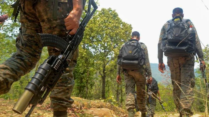 बीजापुर में सुरक्षाबलों की बड़ी कार्रवाई, मुठभेड़ में 12 माओवादी ढेर, 3 जवान शहीद