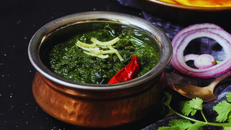 आंखों की रोशनी से लेकर हड्डियों की मजबूती तक, सर्दियों में सेहत का कवच है सरसों का साग, जाने इसके फायदे