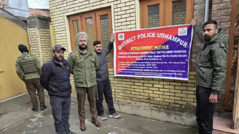 जम्मू-कश्मीर पुलिस की बड़ी कार्रवाई, उधमपुर में अंतर-जिला ड्रग तस्कर की 1.20 करोड़ की संपत्ति जब्त