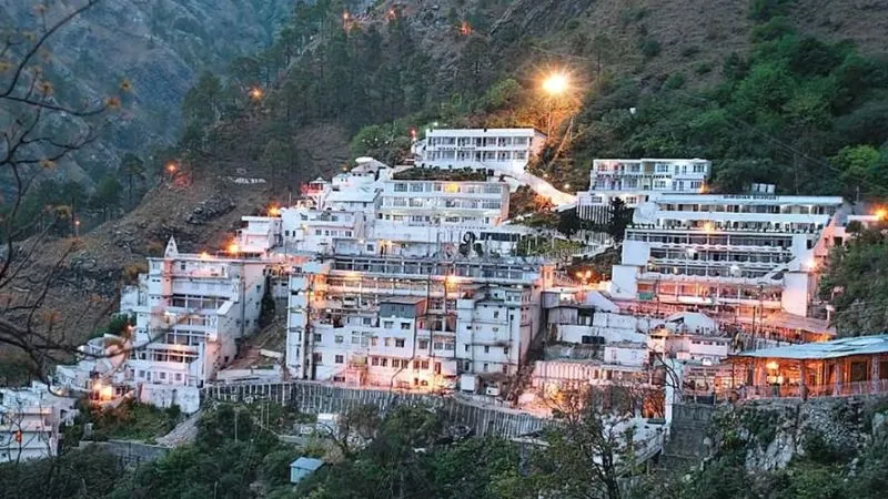 नए साल पर वैष्णो देवी जाने वालों के लिए नए नियम, चढ़ाई और वापसी के लिए तय हुई समय सीमा