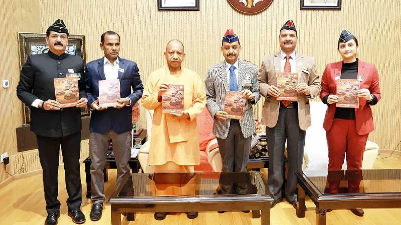 सशस्त्र सेना झंडा दिवस पर सीएम योगी ने किया फ्लैग पिन व स्मृति चिन्ह का विमोचन, वीर जवानों को किया नमन