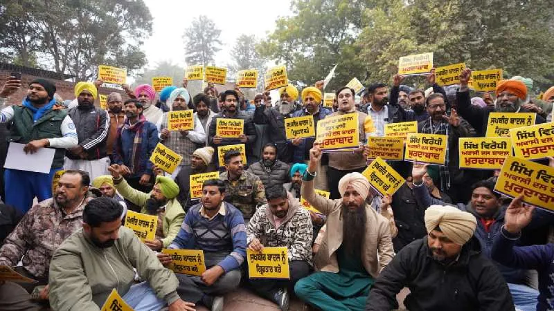 फर्जी वीडियो और सिख गुरुओं की बेअदबी पर AAP का कड़ा विरोध, पंजाब और दिल्ली में प्रदर्शन