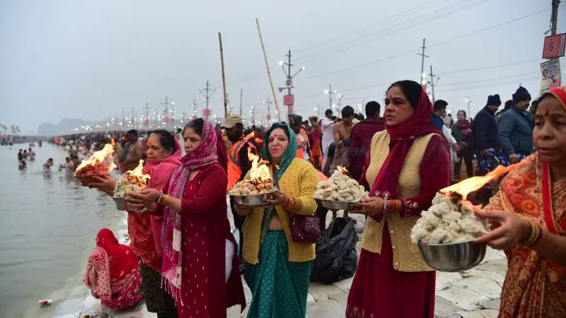 माघ मेले में बिखरी महाकुंभ जैसी छठा…  30 लाख से ज्यादा श्रद्धालुओं ने लगाई आस्था की डुबकी, प्रशासन मुस्तैद