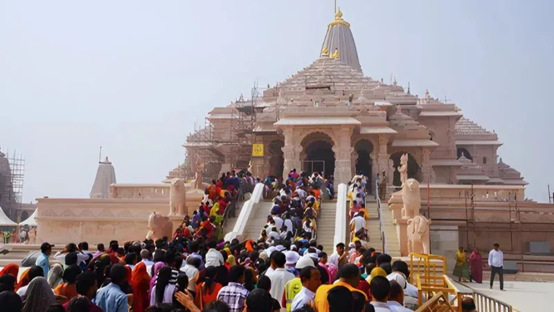 राम मंदिर में नमाज पढ़ने की कोशिश, रोकते ही नारेबाजी… जानें कौन है हिरासत में लिया गया कश्मीरी युवक?