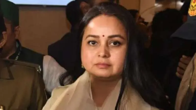 “बड़ी विरासत को नष्ट करने के लिए अपने ही काफी हैं”, राजद की पारिवारिक कलह पर रोहिणी आचार्य का बड़ा बयान