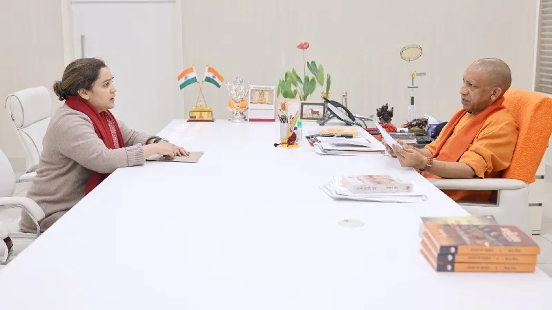 KGMU विवाद के बीच CM योगी से मिलीं अपर्णा यादव, धर्मांतरण मामले को लेकर दी पूरी जानकारी