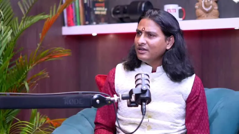 नक्सलियों के बीच कथा करने वाले कथावाचक ने इस्लाम को बताया देश-दुनिया के लिए खतरा ! Himanshu Maharaj