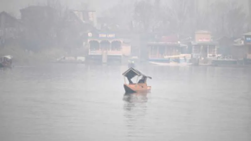 जम्मू-कश्मीर में कड़ाके की ठंड, श्रीनगर में सीजन की सबसे ठंडी रात, पारा माइनस 6°C