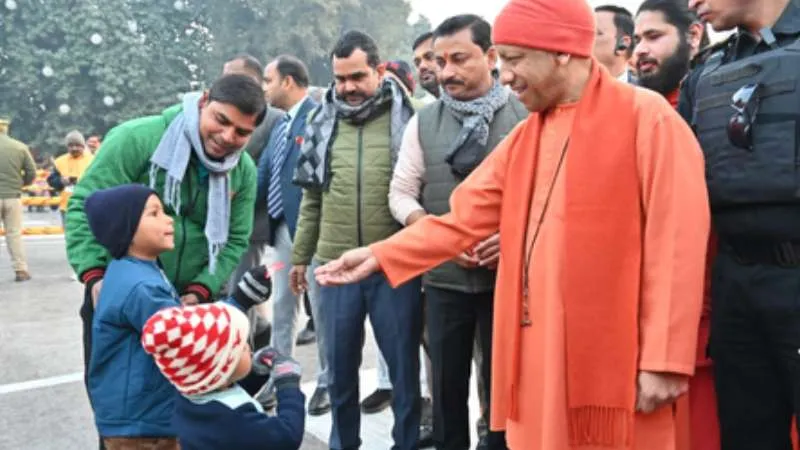 मकर संक्रांति से पहले गोरखनाथ मंदिर में उमड़ा आस्था का सैलाब, लाखों श्रद्धालुओं ने चढ़ाई खिचड़ी