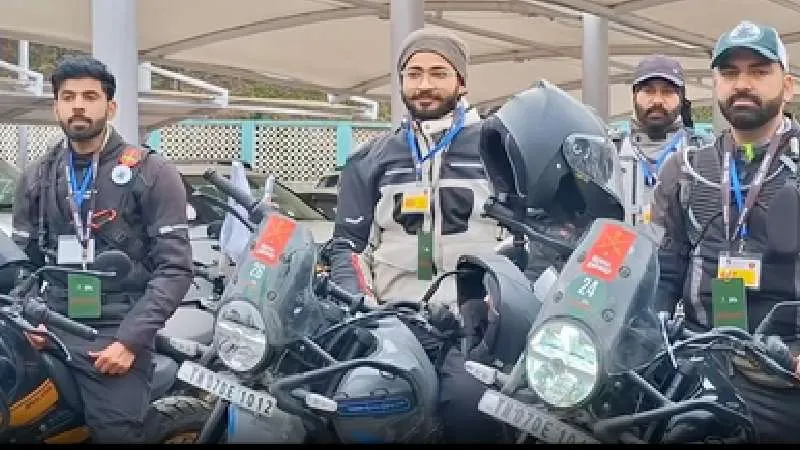 तिरंगे के साथ निकली ध्रुव मोटरसाइकिल रैली, सैनिकों और वेटरन्स को सलाम