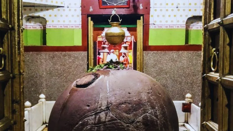 तिलभांडेश्वर महादेव: हर साल मकर संक्रांति पर तिल भर बढ़ता शिवलिंग का आकार, जानें इसके पीछे का रहस्य