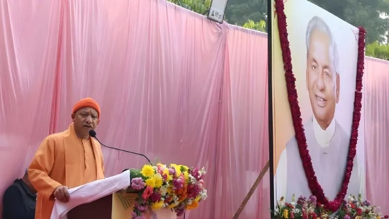 सुशासन की मिसाल थे 'बाबूजी'... कल्याण सिंह की जयंती पर CM योगी ने अर्पित की श्रद्धांजलि, कहा- प्रभु श्रीराम के लिए बलिदान कर दी सत्ता
