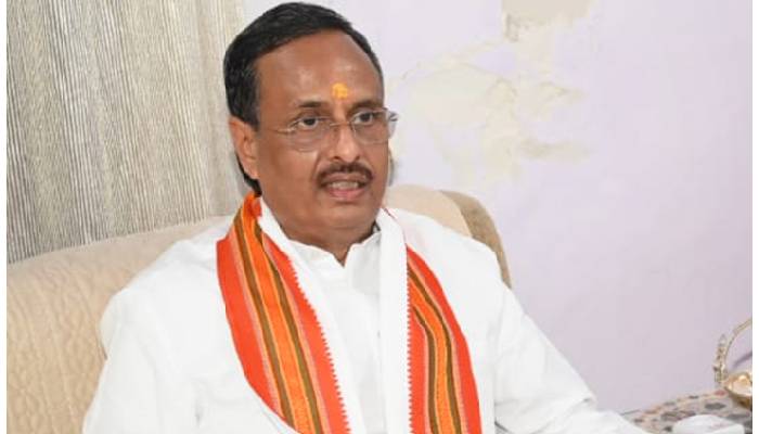 BJP सांसद दिनेश शर्मा का बयान, नेता नहीं अभिनेता हैं ओवैसी