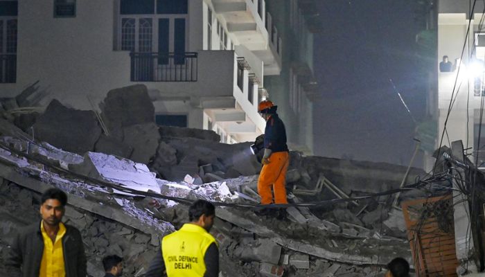 बुराड़ी हादसे में दो लोगों की मौत, अब तक 12 को बचाया, रेस्क्यू जारी