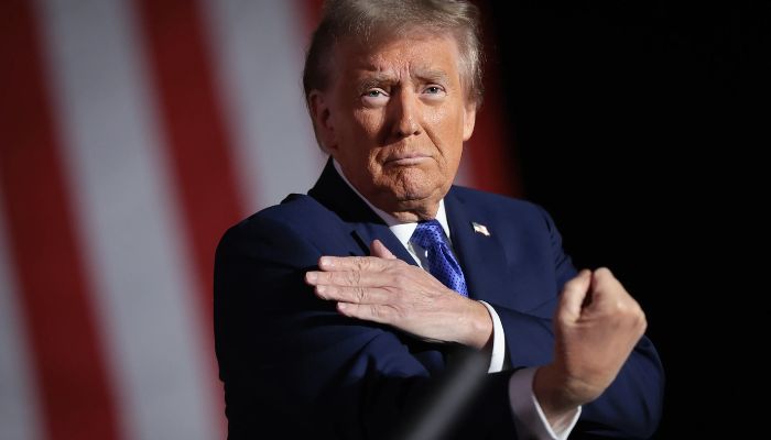 भारत समेत ब्रिक्स के अन्य देशों को ट्रंप की धमकी - डॉलर को स्वीकार करना होगा नहीं तो