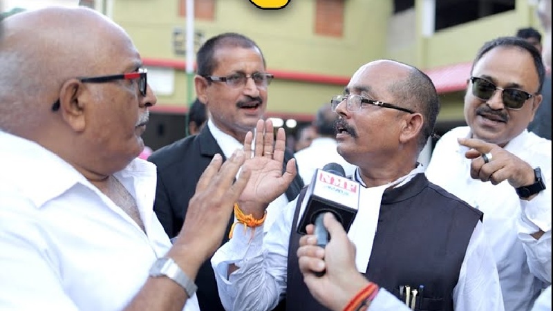 बिहार: 15 लाख पर मोदी का मजाक उड़ा रहे वकीलों से अकेले भिड़ गया एक बिहारी वकील!