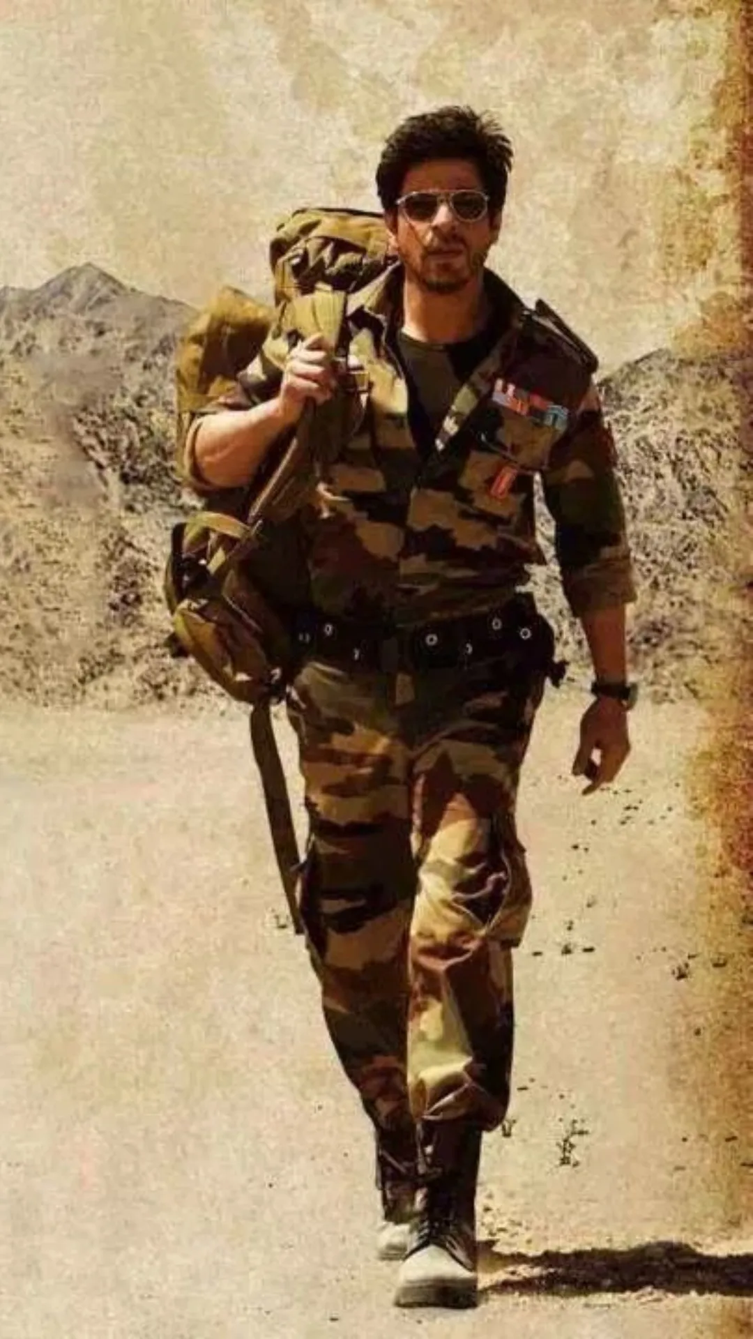 5 अभिनेता जिन्होंने पर्दे पर वास्तविक जीवन की सेना की भूमिका निभाई