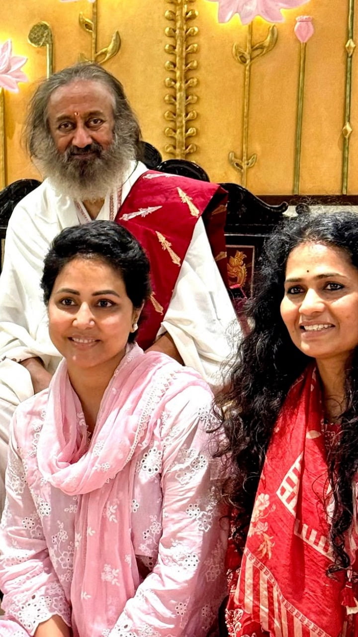 हिना खान ने श्री श्री रविशंकर के आश्रम में बिताए पलों को बताया खास