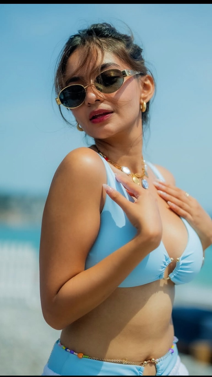 बीच लुक में कहर ढा रही हैं अनुष्का सेन, वायरल हो रही हैं ये तस्वीरें