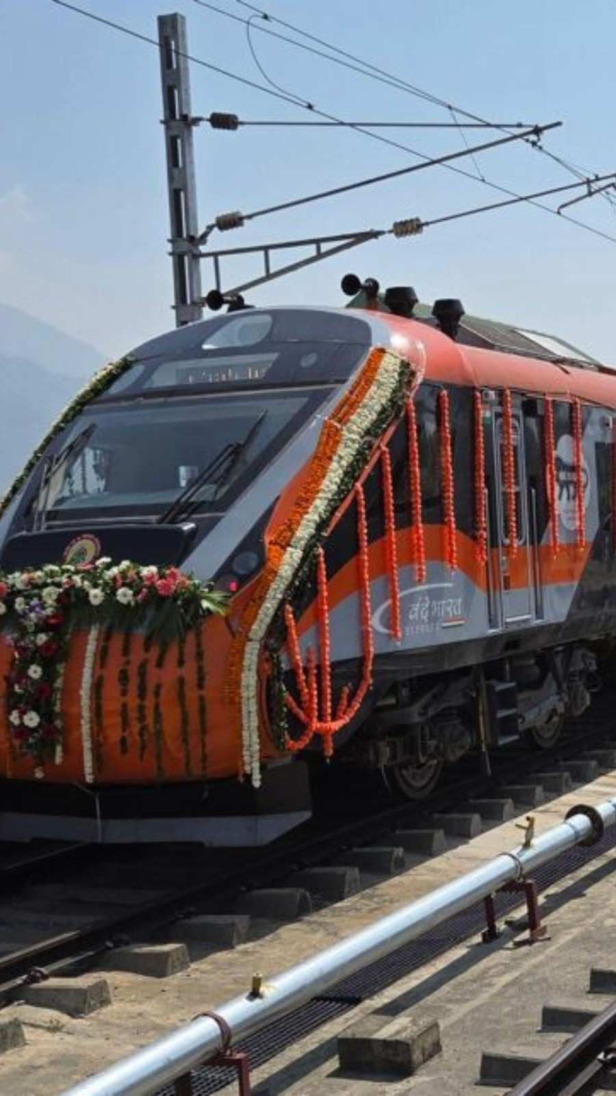 जम्मू से कश्मीर के बीच चलने वाली वंदे भारत ट्रेन की सुरक्षा होगी अभेद्य, जानें और क्या होगा खास