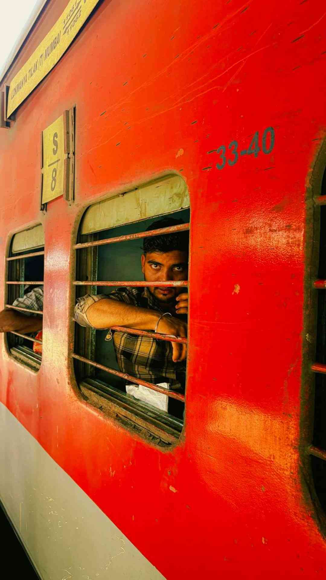 रात 10 बजे के बाद ट्रेन में ये चीजें करना है मना, जानें नया नियम वरना भुगतना पड़ सकता है खामियाजा