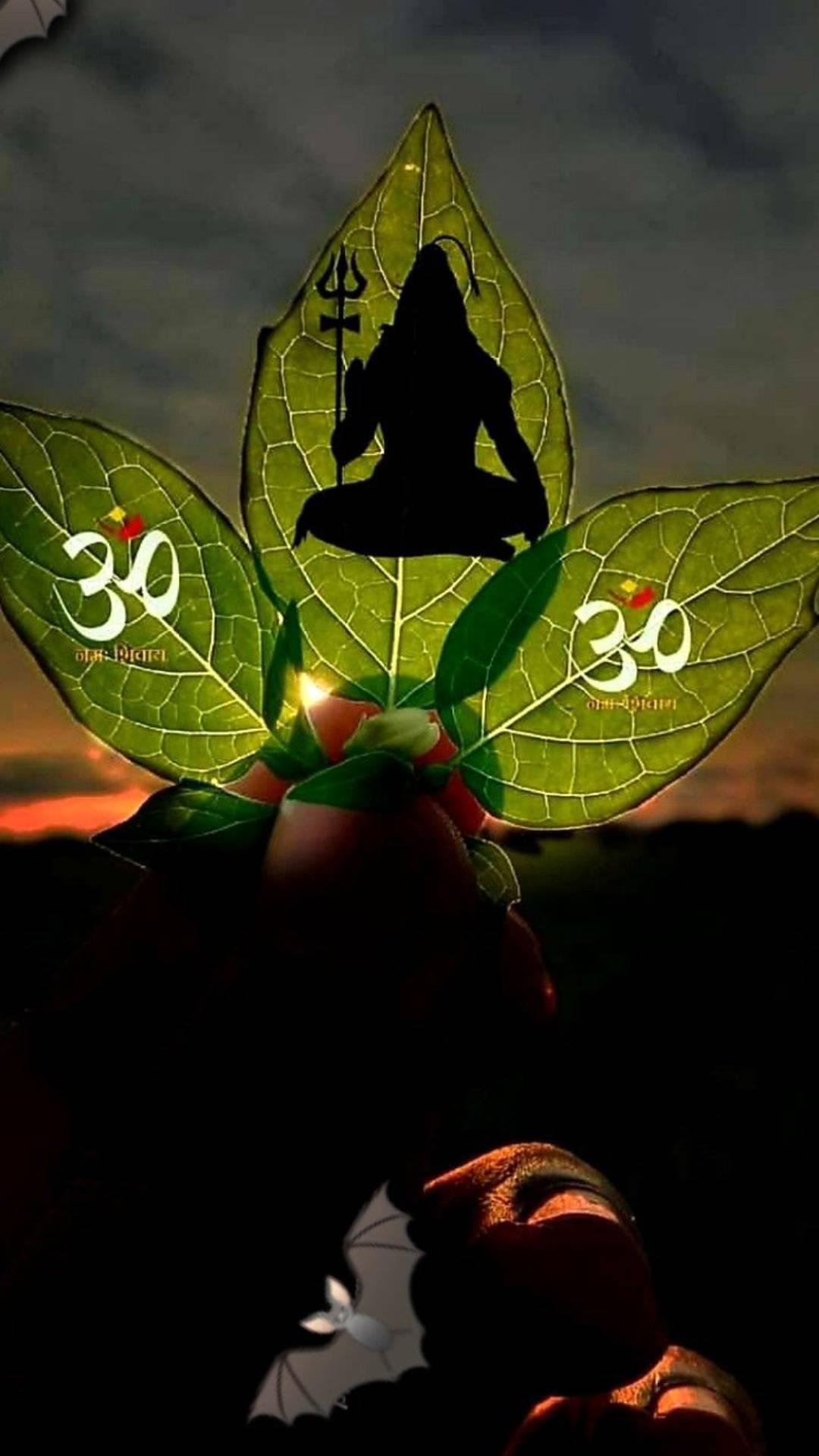 शिवलिंग पर बेलपत्र चढ़ाने का क्या है सही स्थान और विधि? शिवभक्तों के लिए जरूरी जानकारी