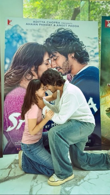 'दोनों डेट कर रहे हैं क्या?', मॉल में साथ दिखे Saiyaara फेम अहान पांडे और अनीत पड्डा, होने लगी चर्चा!