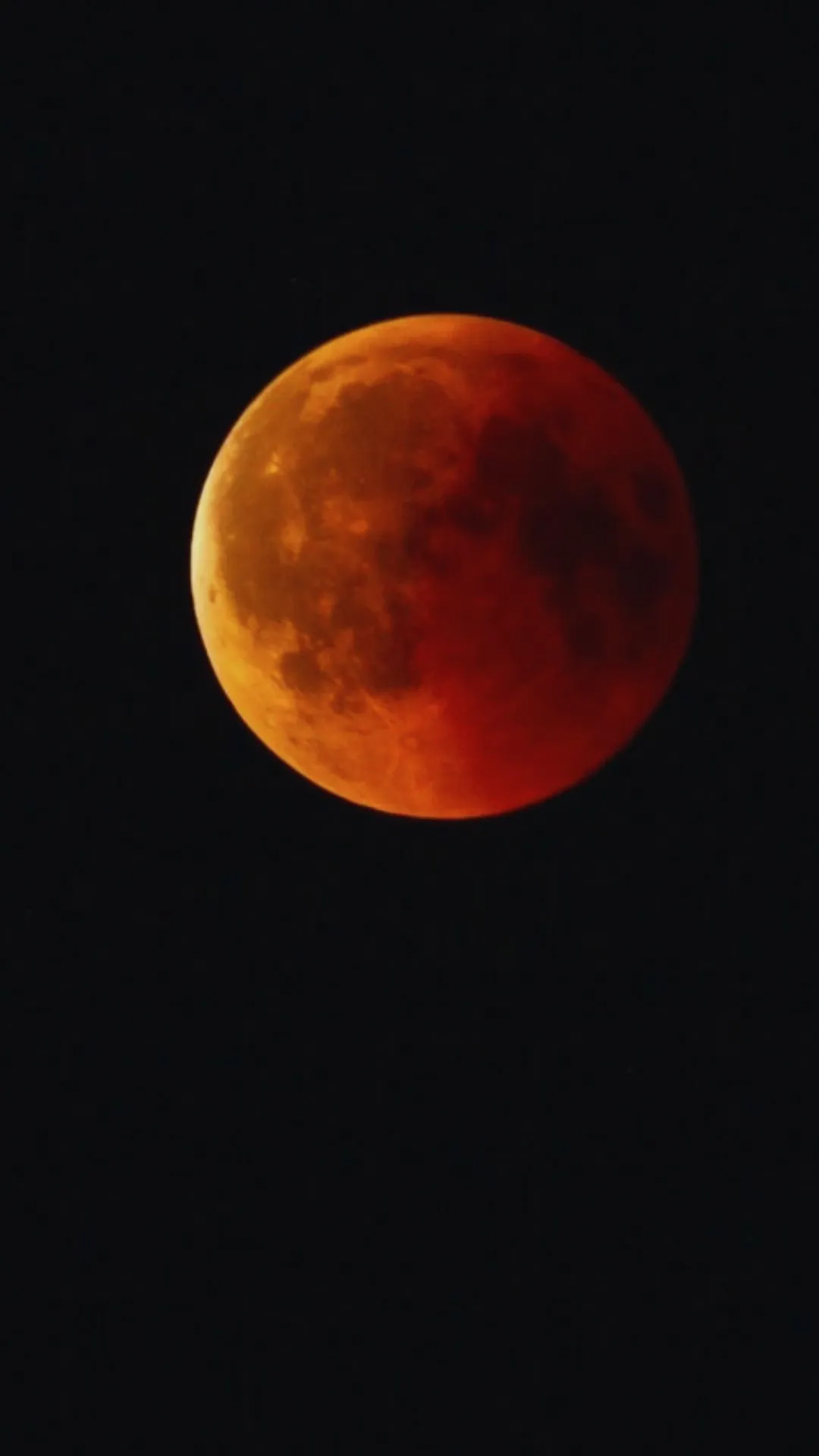 चंद्र ग्रहण के दौरान भूलकर भी न छुएं ये 4 चीजें, जीवन पर मंडरा सकता है अभाग्य का खतरा