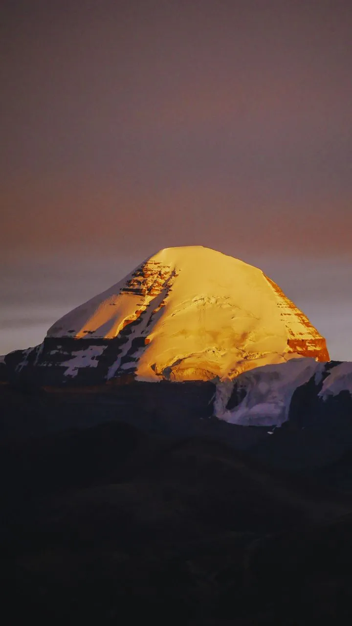 माउंट एवरेस्ट से कम ऊंचाई, फिर भी आज तक कोई क्यों नहीं चढ़ पाया कैलाश पर्वत पर?